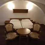 Gold Hotel