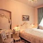Rozmbersky Dvur 4*