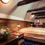 Gold Hotel