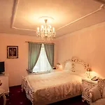 Rozmbersky Dvur 4*