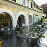 Rozmbersky Dvur ホテル 4*