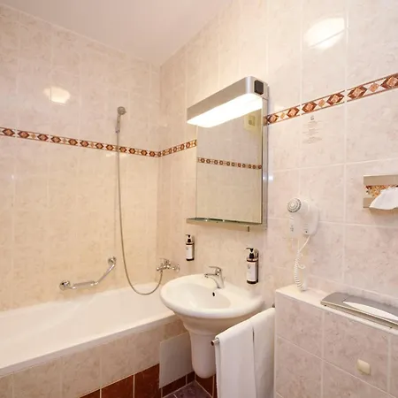 Rozmbersky Dvur 4* Cesky Krumlov