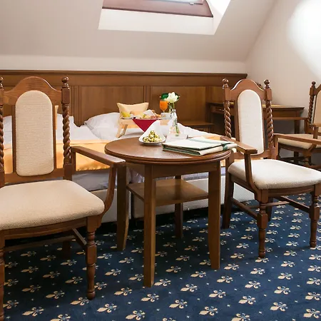 Hotel Rozmbersky Dvur 4*