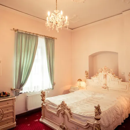 Rozmbersky Dvur Český Krumlov