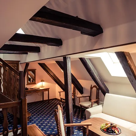 Rozmbersky Dvur Cesky Krumlov