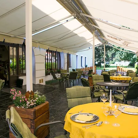 Rozmbersky Dvur Cesky Krumlov