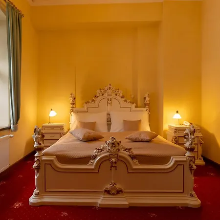 Rozmbersky Dvur Hotel Cesky Krumlov