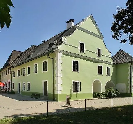 Rozmbersky Dvur Cesky Krumlov