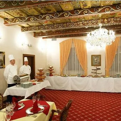Rozmbersky Dvur 4*