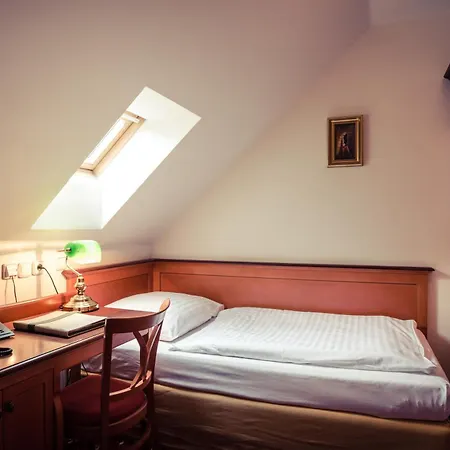 Rozmbersky Dvur Cesky Krumlov