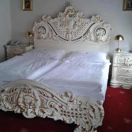 Rozmbersky Dvur 4* Cesky Krumlov