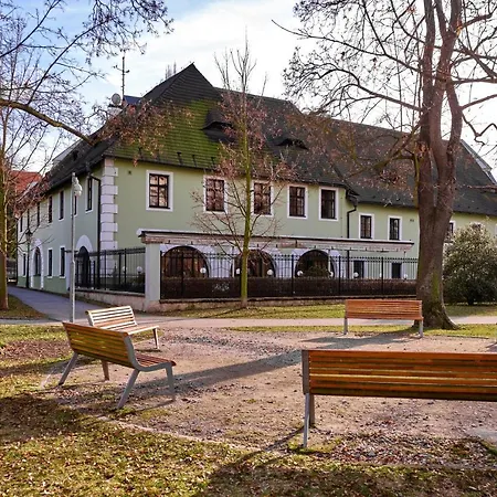Rozmbersky Dvur Hotel Cesky Krumlov