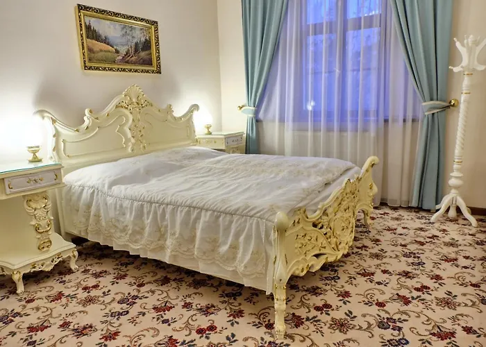 Rozmbersky Dvur 4*