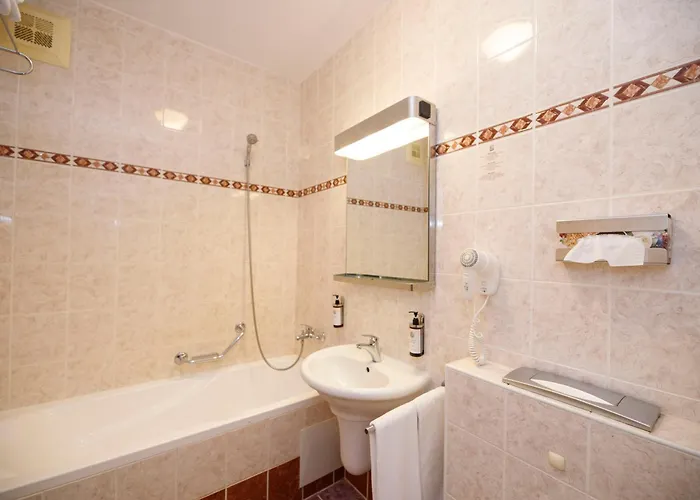 Rozmbersky Dvur 4* Cesky Krumlov