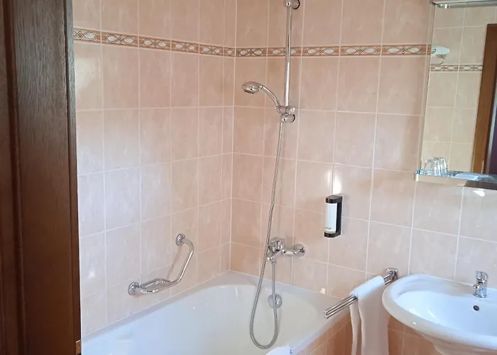 Rozmbersky Dvur 4*