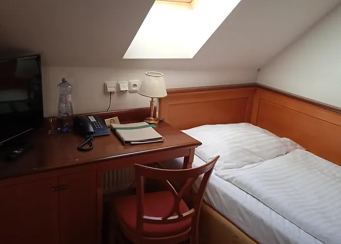 Rozmbersky Dvur 4* Cesky Krumlov