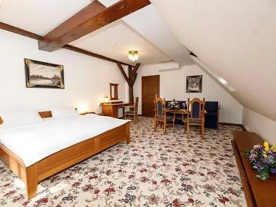 Hotell Rozmbersky Dvur 4*