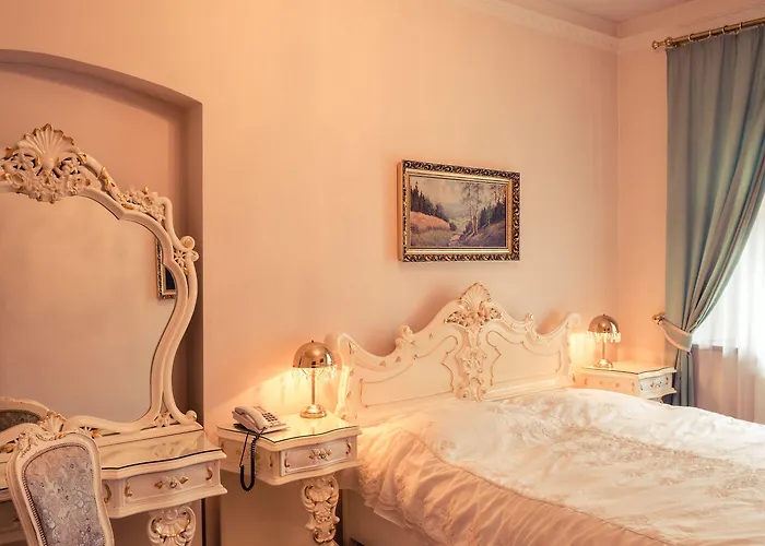 Rozmbersky Dvur 4*