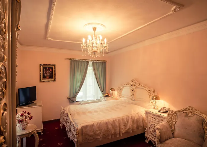 Rozmbersky Dvur 4*